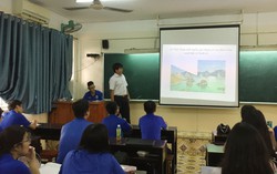 Học sinh THPT hào hứng tham gia trải nghiệm 'một ngày làm giáo viên' 