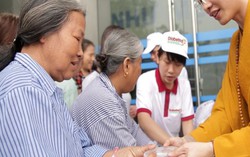 'Bát cháo yêu thương' cho những Phật tử mắc bệnh tiểu đường