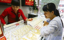 Vàng sụt giá, giảm tới hơn 300.000 đồng ở cả chiều mua vào và bán ra 