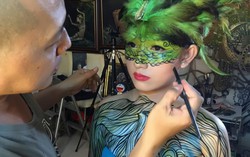 Người mẫu nude và tay vẽ bodypainting cần ký giấy để bảo vệ cả 2 phía