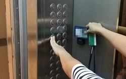 Hà Nội: Điều tra vụ nữ sinh đi thang máy bị người đàn ông lạ mặt sàm sỡ