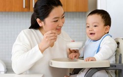 Trẻ mới ăn dặm chỉ cần ngày 2 bữa 