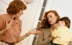 Mẹ chồng chê con dâu lười vì không gửi cháu đi làm