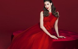 Diện sắc đỏ cực chất đón mùa lễ hội cuối năm