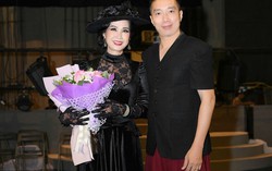 NSND Lan Hương mặc trang phục đính kim cương diễn ‘Người mẹ trước vành móng ngựa’