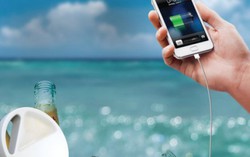 Thiết bị sạc điện thoại bằng nước sôi và đá lạnh