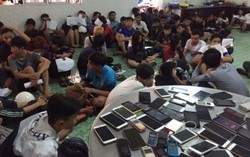 Hàng chục thiếu nữ tham gia đua xe lên cầu Cần Thơ