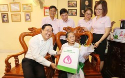 Lãnh đạo Ngân hàng CSXH thăm hỏi, tri ân các Mẹ Việt Nam Anh hùng