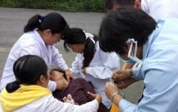 Tiếng khóc con trẻ cứu sống cả gia đình trong vụ lở đất