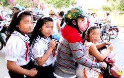 Tập trung xử lý hành vi chở trẻ em đi xe máy không đội mũ bảo hiểm