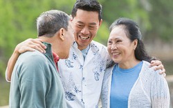 Nghiêng ngả trước tình cảm nồng nhiệt của 2 người đàn ông