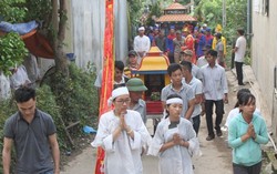 Vụ tai nạn ô tô khiến 13 người chết: Thôn nghèo phủ trắng khăn tang, tiếng khóc xé lòng phút ly biệt