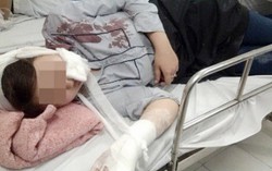 'Nghe tin con bị đánh, vợ chồng tôi bủn rủn, vội chạy đến với con'