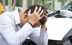 Chồng lái xe taxi lỡ tông chết người rồi bỏ trốn