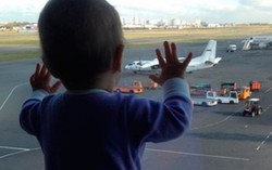 Em bé Nga chụp hình trước chuyến bay định mệnh