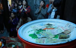 'Chưa có văn bản quy phạm nào quy định quản lý tiền công đức!'