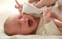 Chăm bé 30 ngày đầu đời