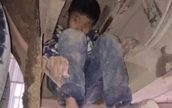 Hai đứa trẻ trốn dưới gầm xe buýt hơn 3 tiếng để đi thăm bố mẹ