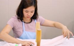 Chị em chinh phục nghề may Kimono đòi hỏi khắt khe