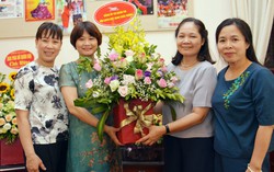 Đảng ủy cơ quan TƯ Hội LHPNVN và các đơn vị chúc mừng Báo PNVN 