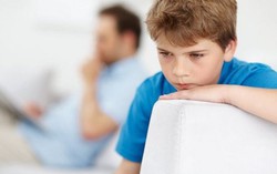 10 cách hiệu quả giúp cha mẹ hỗ trợ trẻ tự kỷ kiểm soát tiếng ồn