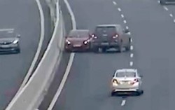 Người phụ nữ lái xe ngược chiều trên cao tốc bị phạt 7,5 triệu đồng
