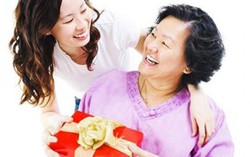 Món quà Tết đáng giá nhất con dâu tặng mẹ chồng