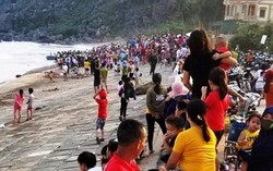 Nghệ An: Đang nỗ lực tìm kiếm nam sinh lớp 5 bị đuối nước khi tắm biển