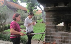 Phụ huynh nghỉ làm cùng sĩ tử đến Văn Miếu cầu may