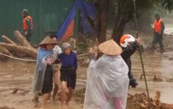 Trung ương Hội LHPNVN quyên góp ủng hộ đồng bào vùng lũ lụt