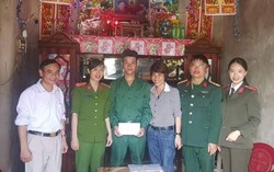 Tặng quà các tân binh hoàn cảnh khó khăn trước khi lên đường nhập ngũ
