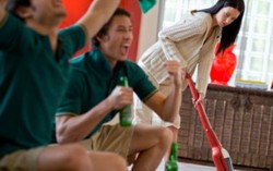 Cãi nhau chồng hỏi vợ: Mày ở nhà thì làm gì?