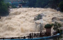 Cháu bé bị lũ cuốn trôi khi đang ngủ