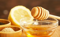 Ích lợi không ngờ của nước mật ong ấm