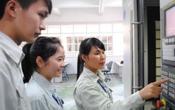 Bỏ đại học, làm thợ lương ngàn 'đô' 