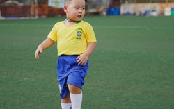 Cậu bé đi phượt từ 4 tháng tuổi lớn bổng trong bộ ảnh cổ vũ World Cup 2018