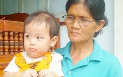 Mẹ bỏ trốn khi vừa sinh con còn đỏ hỏn 