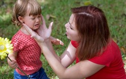 'Chiêu' giúp mẹ ngăn thói xấu của bé