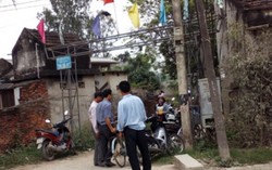 Bố lùi xe đè chết con gái 2 tuổi
