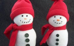 Làm người tuyết đón Noel từ một chiếc tất cũ 