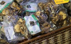Nấm hương, mộc nhĩ khô 'hút hàng' mùa Tết