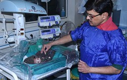 Bé gái 3 ngày tuổi nghi bị chính bố mẹ chôn sống