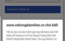 Chị em 'dài cổ' canh vé trận Việt Nam - Philippines mà không mua được