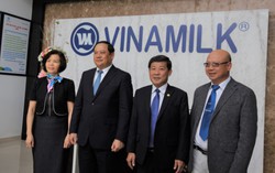 Phó Thủ tướng Lào thăm và làm việc với Vinamilk