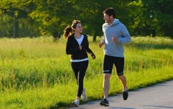 Chuyện trước giờ đi ngủ: Chạy bộ tăng chất lượng tinh binh