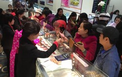 Sôi động thị trường vàng trước ngày vía Thần Tài