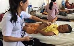 Ăn nấm lạ xào mỳ, 7 người phải cấp cứu