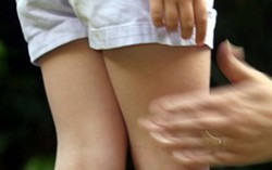 Mới mãn hạn tù, gã thanh niên dâm ô em gái cùng mẹ khác cha