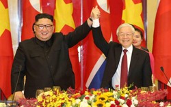Chủ tịch Triều Tiên Kim Jong-un đánh thử đàn bầu Việt Nam trong tiệc chiêu đãi