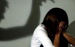 Nữ sinh bị sàm sỡ, dân mạng lại hùa nhau 'ném đá'